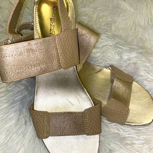 Bandolino Gold/Creame tone low heels